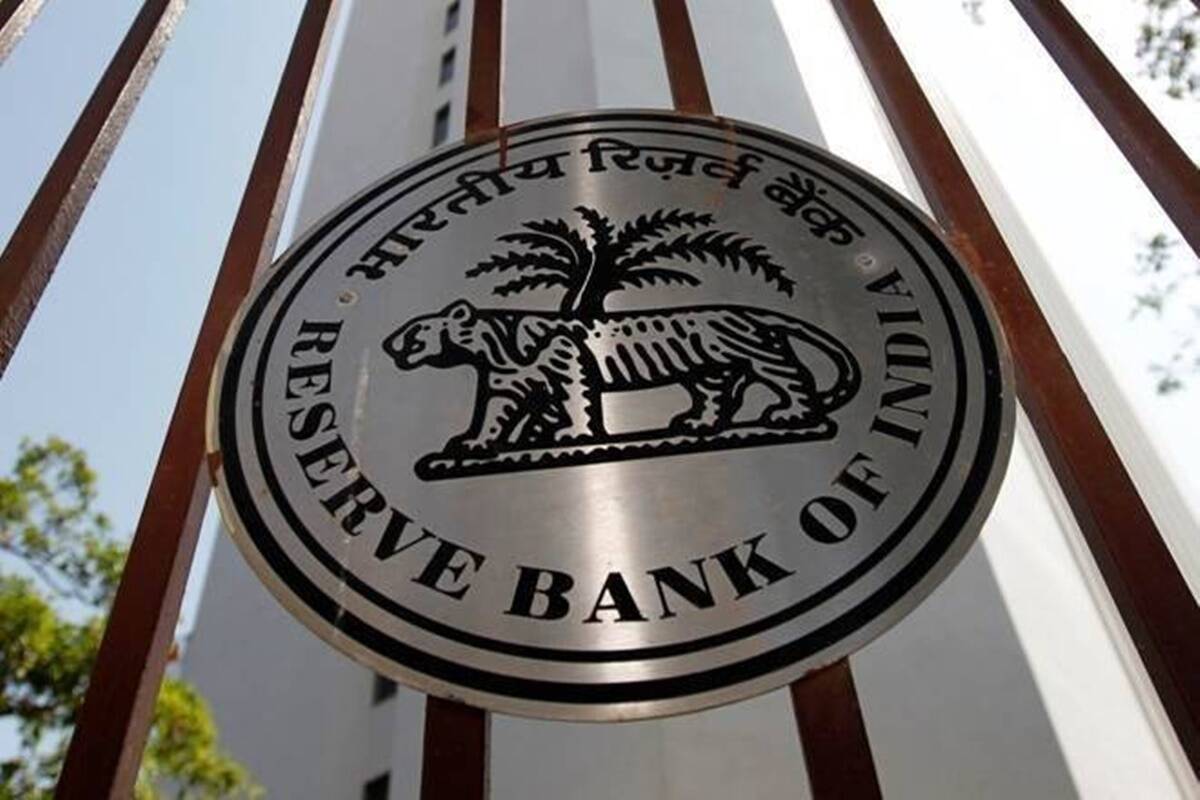 RBI intervening in the forex market to cushion Rupee fall; spends $82.8 bn from forex reserves in 9 months