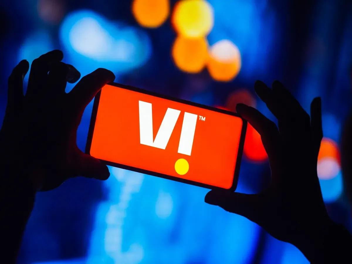 Vodafone Idea Crashes 10% After Centre Rules Out AGR Relief — What Should Investors Do?