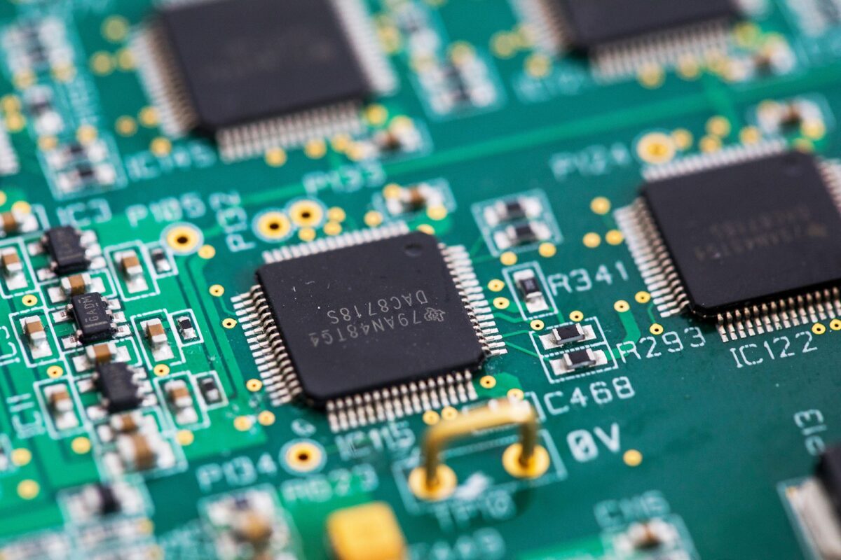 Trump’s 100% Tariff on Computer Chips: Will Electronics Get Costlier?